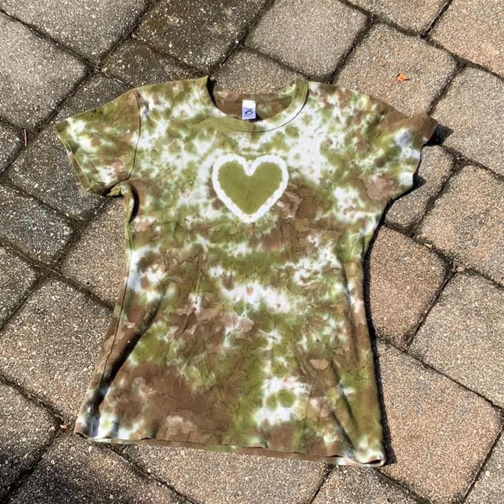GREEN TIE DYE OTOMIX HEART SHORT SLEEVE SHIRT, SIZE MEDIUM